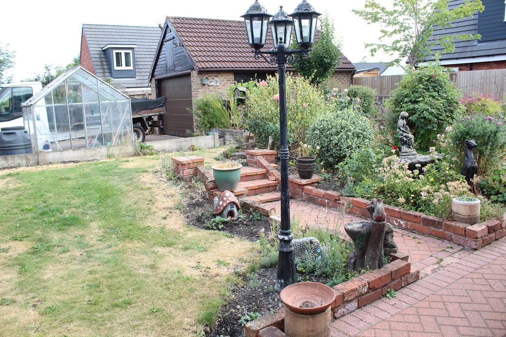 Property photo 2 of 19 Outside