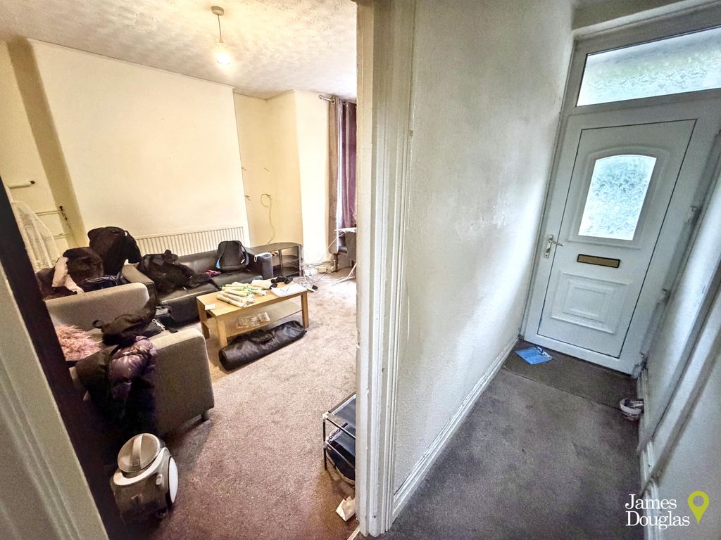 Property photo 2 of 18 Eh1Liv