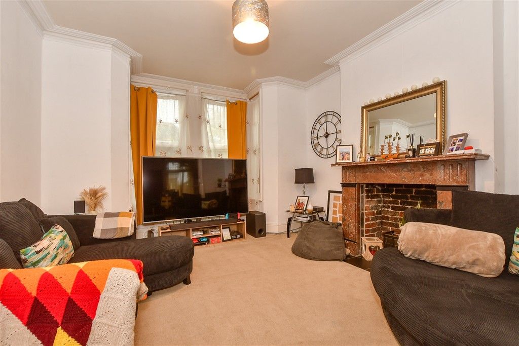 Property photo 1 of 17 Lounge