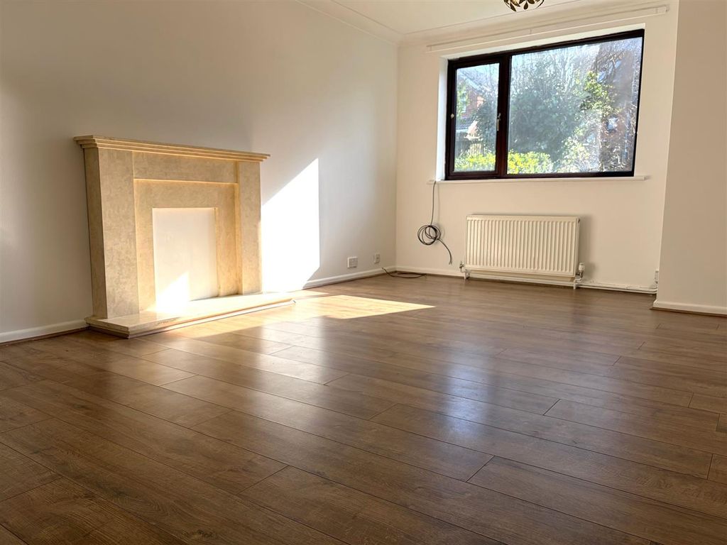 Property photo 2 of 23 4307 Lounge.Jpeg