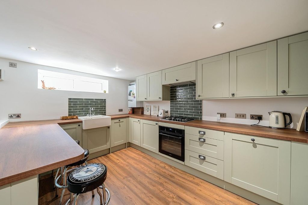 Property photo 3 of 19 1289864-9-682Cb8ee31dc5-Arw.Jpg