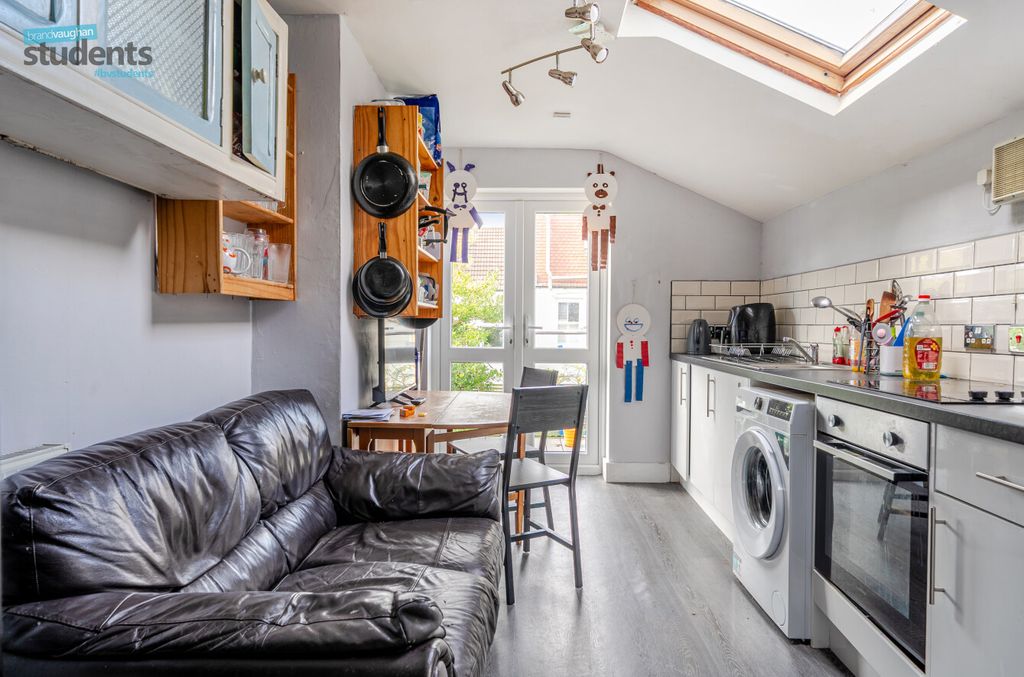 Property photo 3 of 11 50292dc6-7252-408...