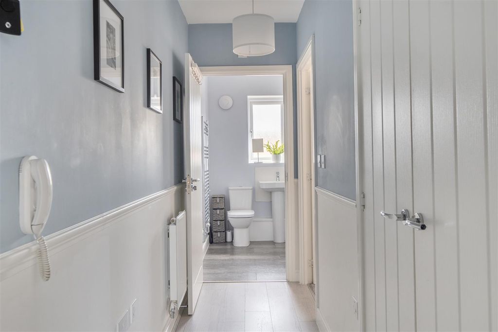 Property photo 3 of 12 Entrance Hall