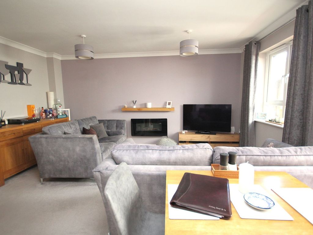 Property photo 3 of 34