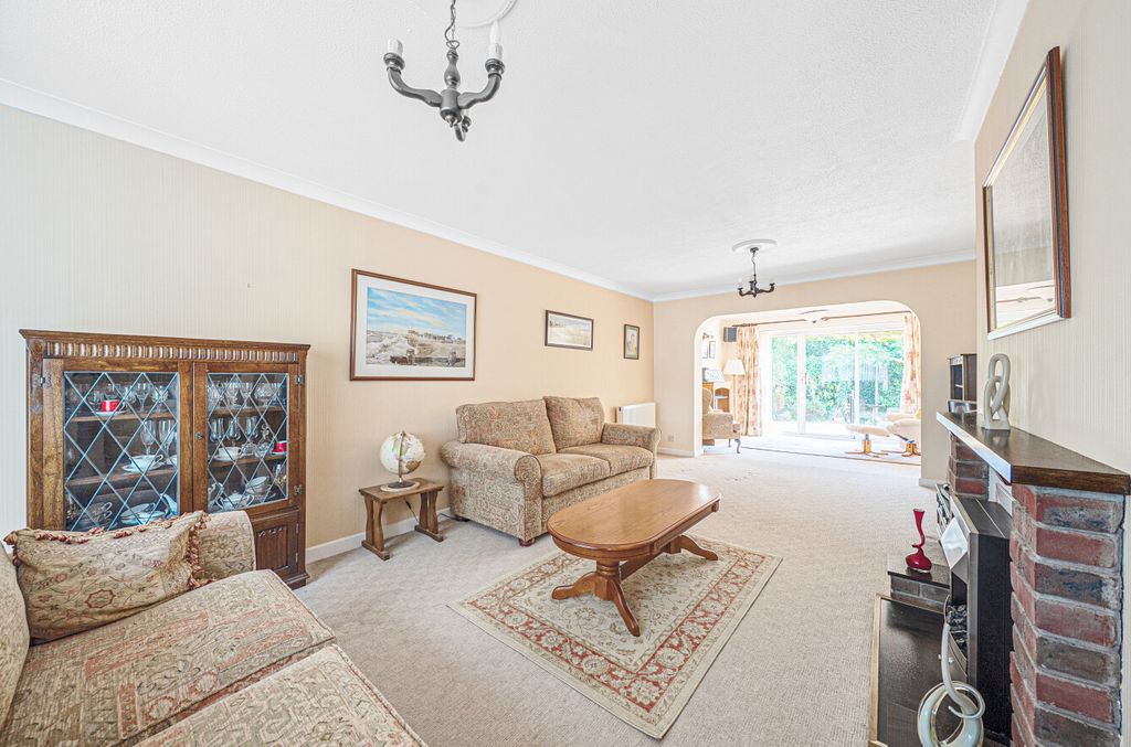 Property photo 2 of 18 1496836-23-6A74Ab...