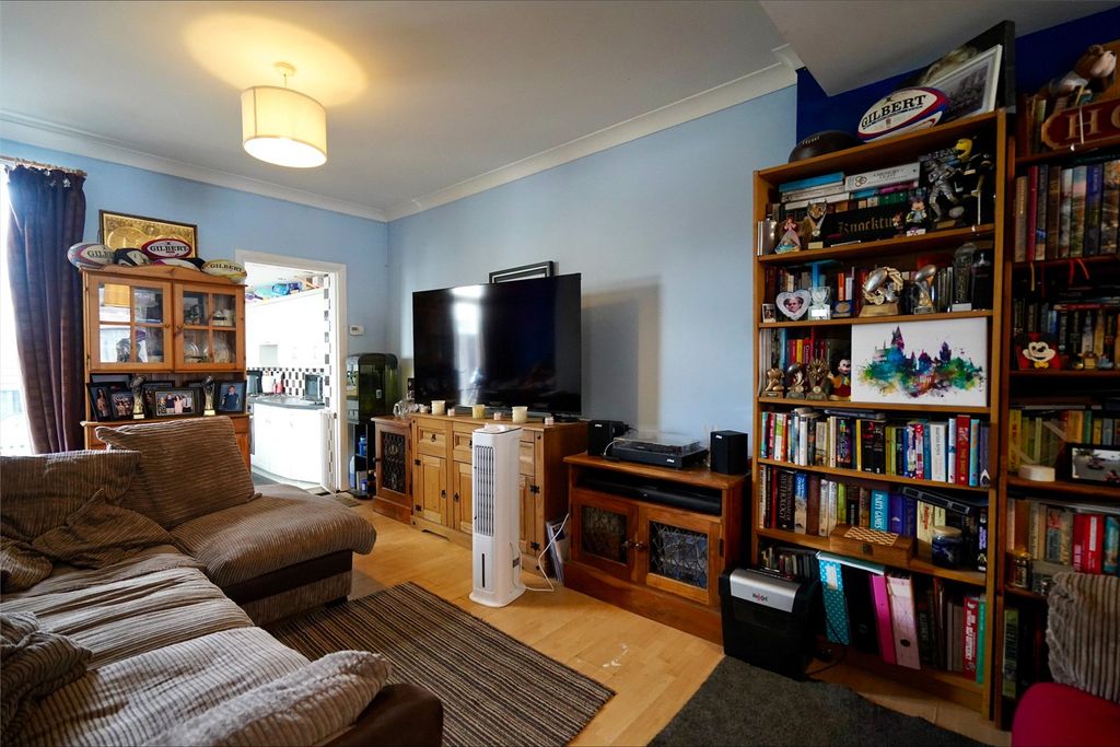 Property photo 2 of 15 Lounge