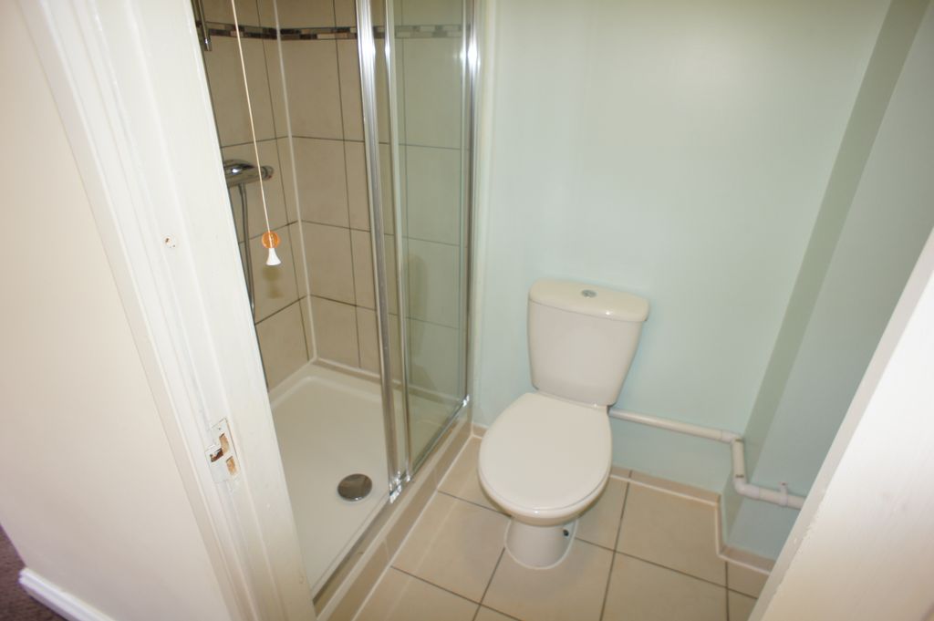 Property photo 2 of 17 En Suite Shower Room