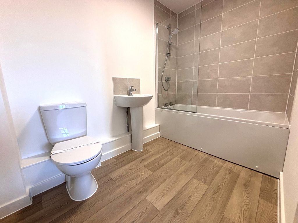 Property photo 3 of 8 Picture No. 12