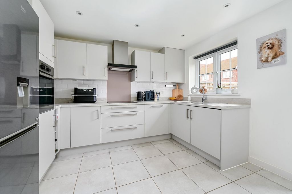Property photo 3 of 12 Kitchen