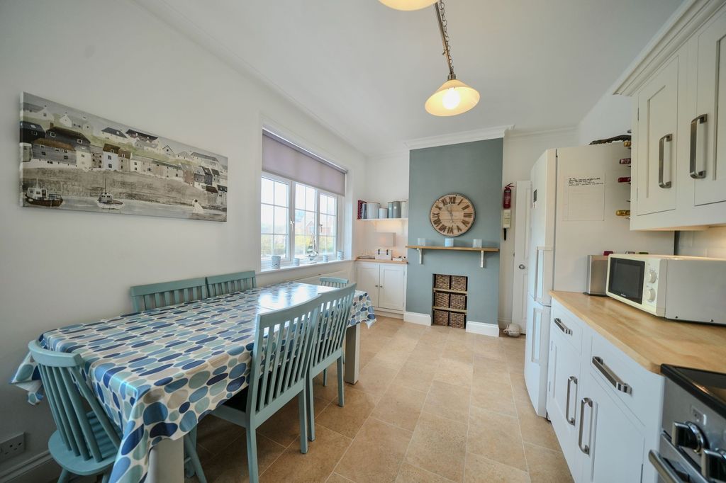 Additional image 8 of 3 bed flat for saleCliff Avenue, Leylands NR27