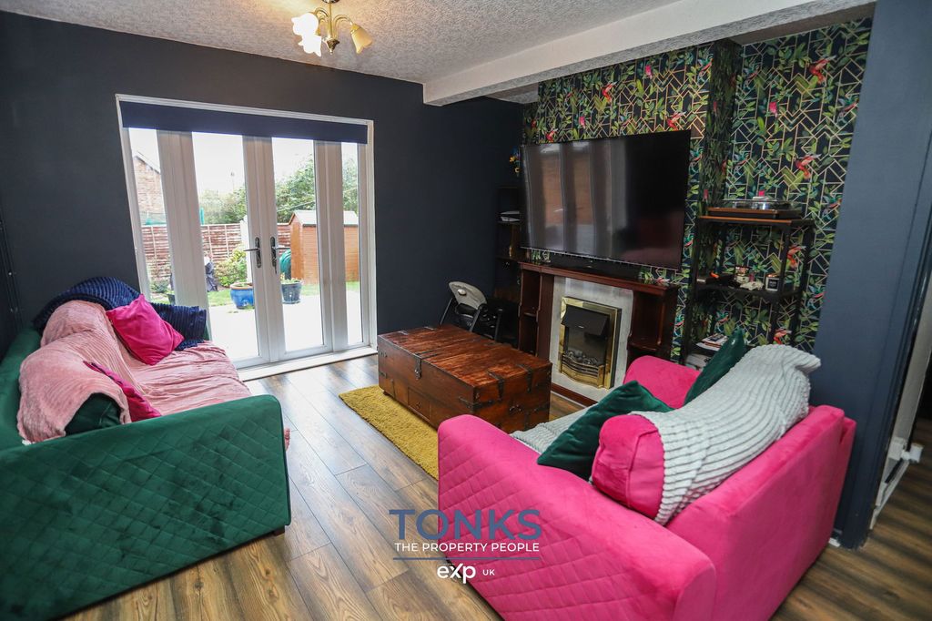 Property photo 2 of 20