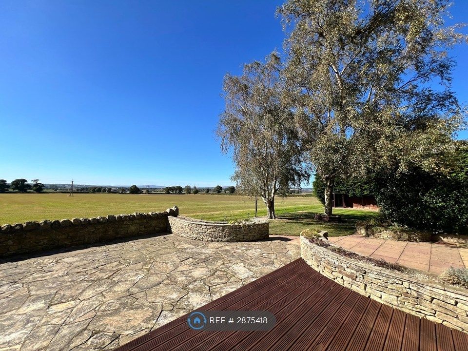 Property photo 2 of 20 Garden / Patio