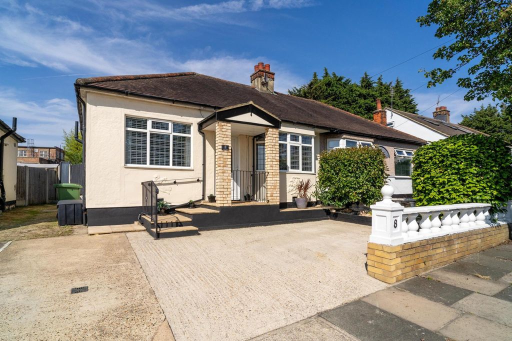 Property photo 1 of 18 2 Bedroom Double Fronted Bungalow For Sale