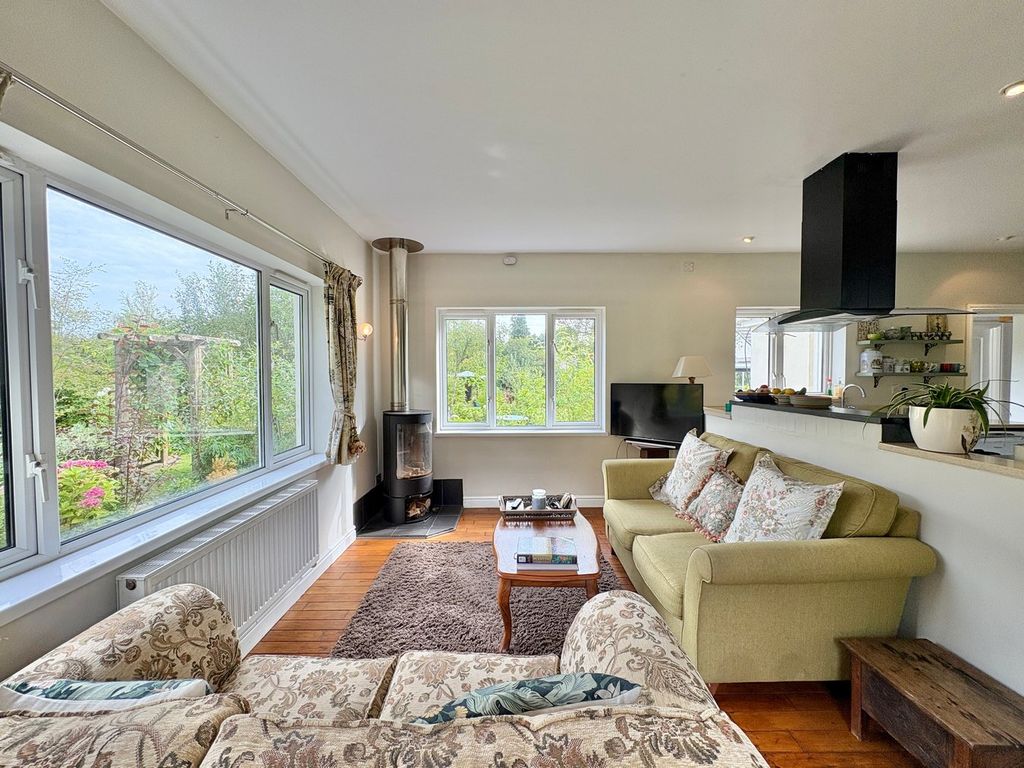 Property photo 3 of 47