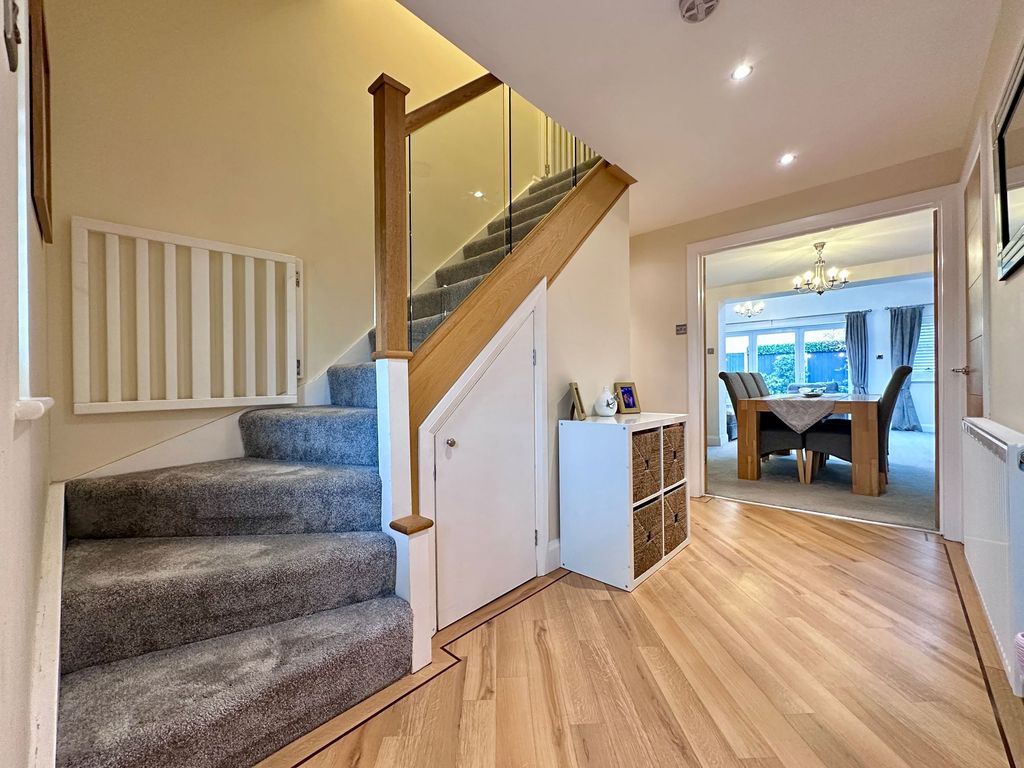 Property photo 2 of 19 Hallway