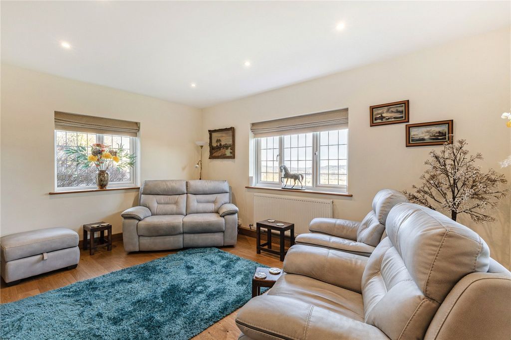 Property photo 3 of 12 Sitting Room