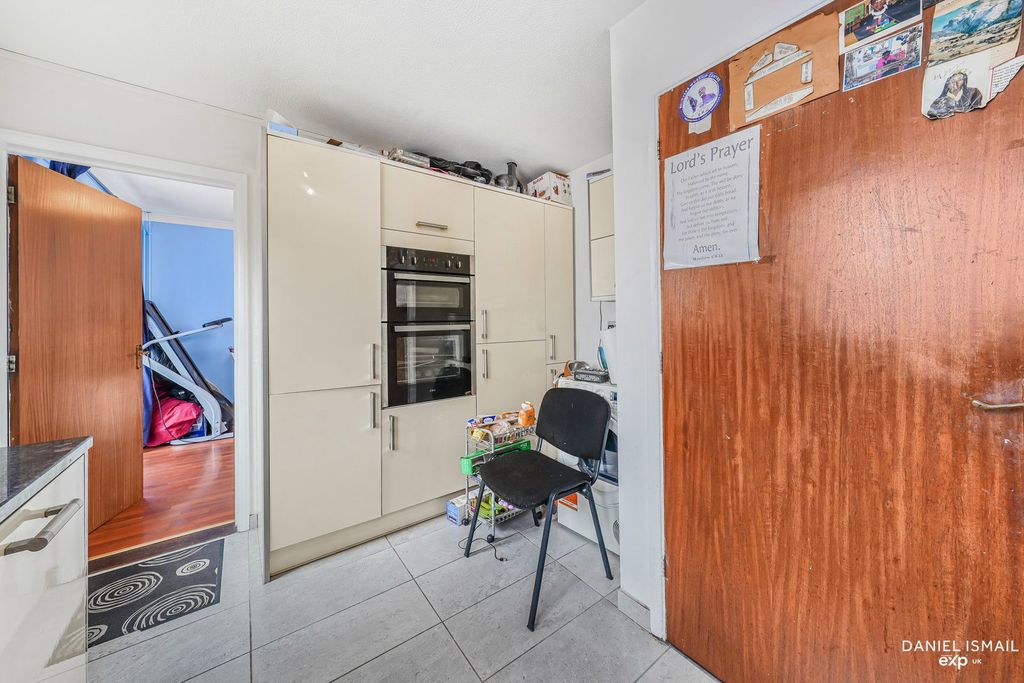 Property photo 3 of 28