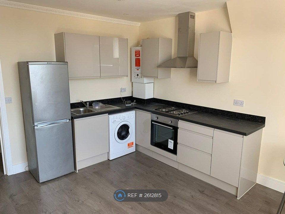 Property photo 1 of 9 Living Room/Kitchen