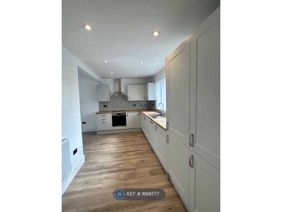 Property photo 3 of 11 Kitchen/Dining Room