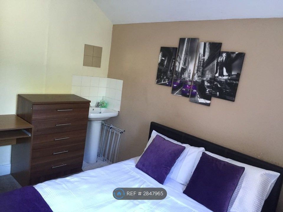 Property photo 1 of 12 Room 3 - Available On 1st June (£600)