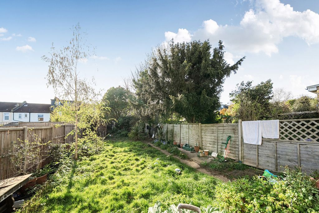 Property photo 3 of 7 Garden