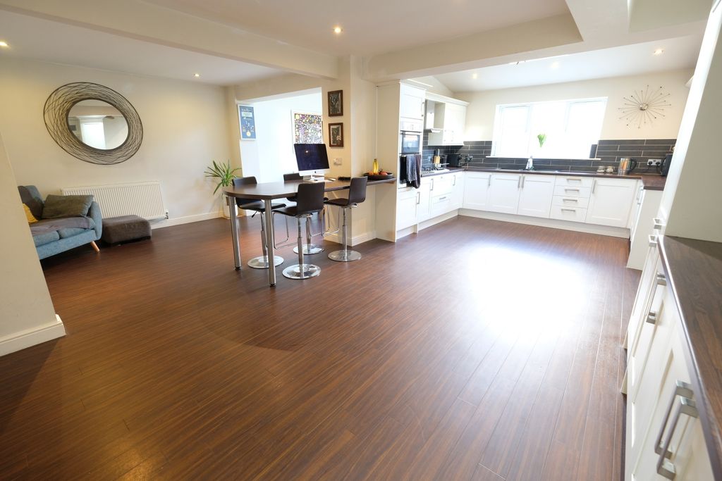 Property photo 3 of 20 Open Plan Room