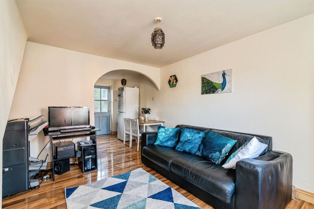 Property photo 3 of 16