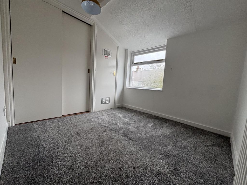 Property photo 3 of 11 Bedroom 3.Jpg