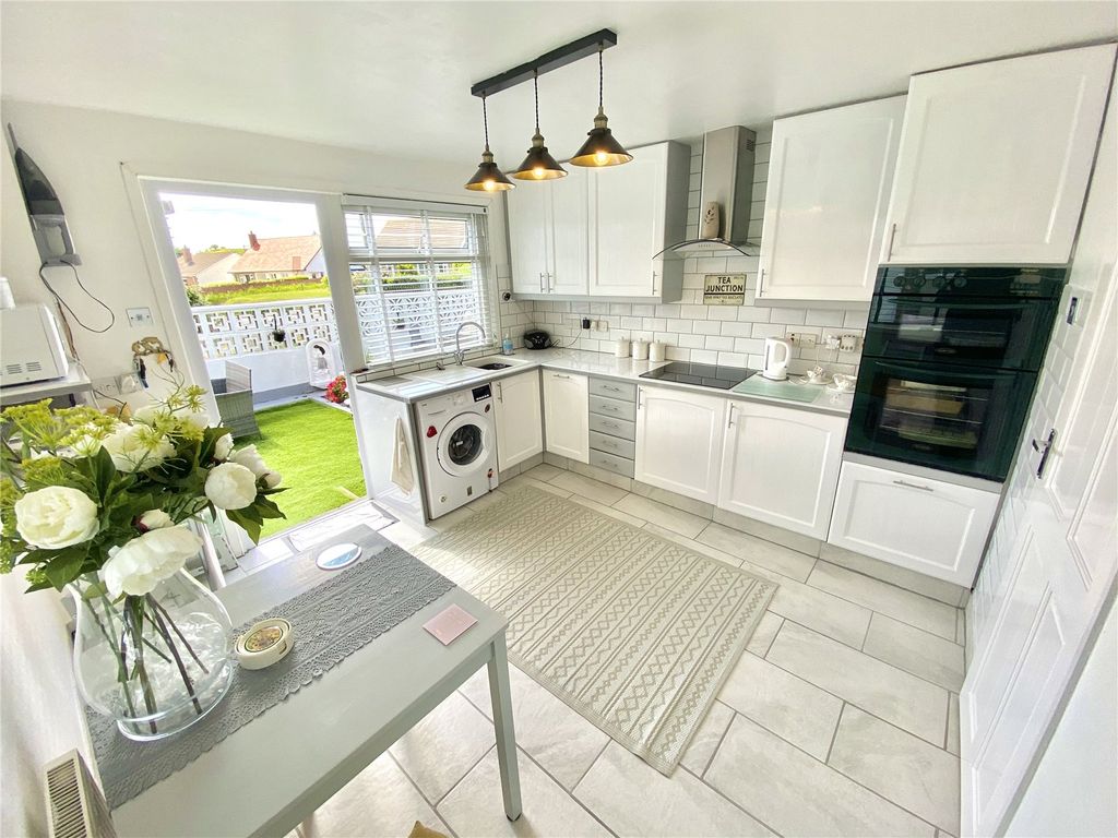 Property photo 2 of 19 Picture No. 16