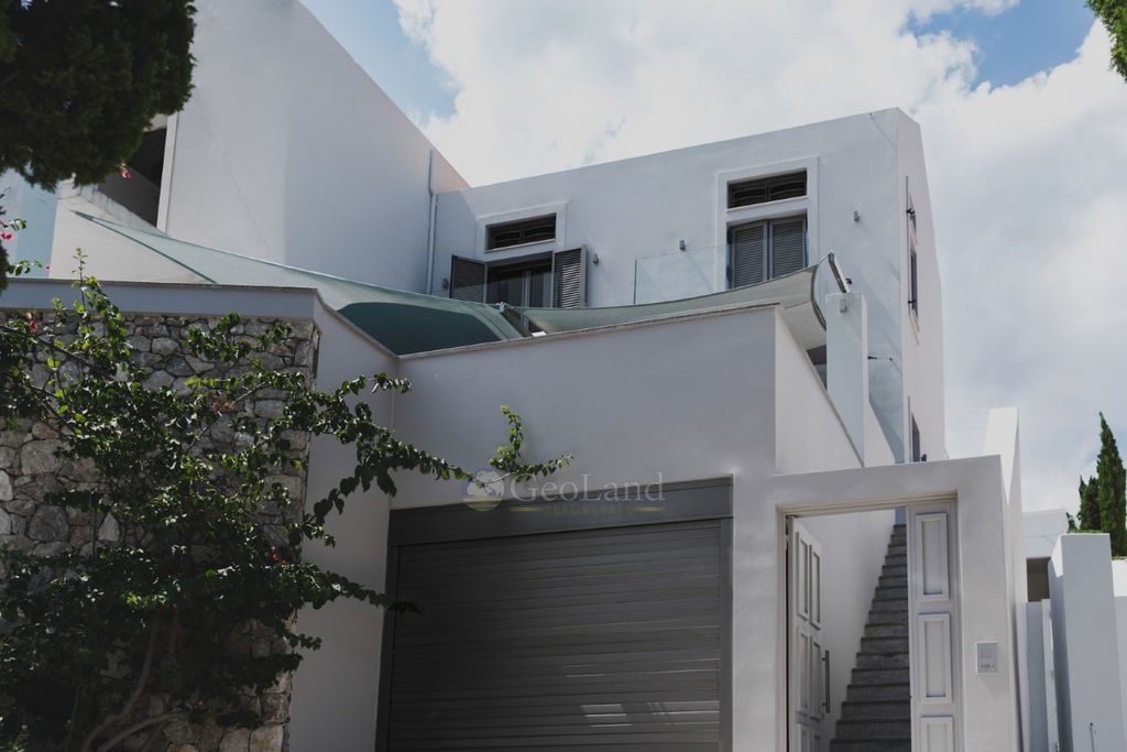 Property photo 2 of 32