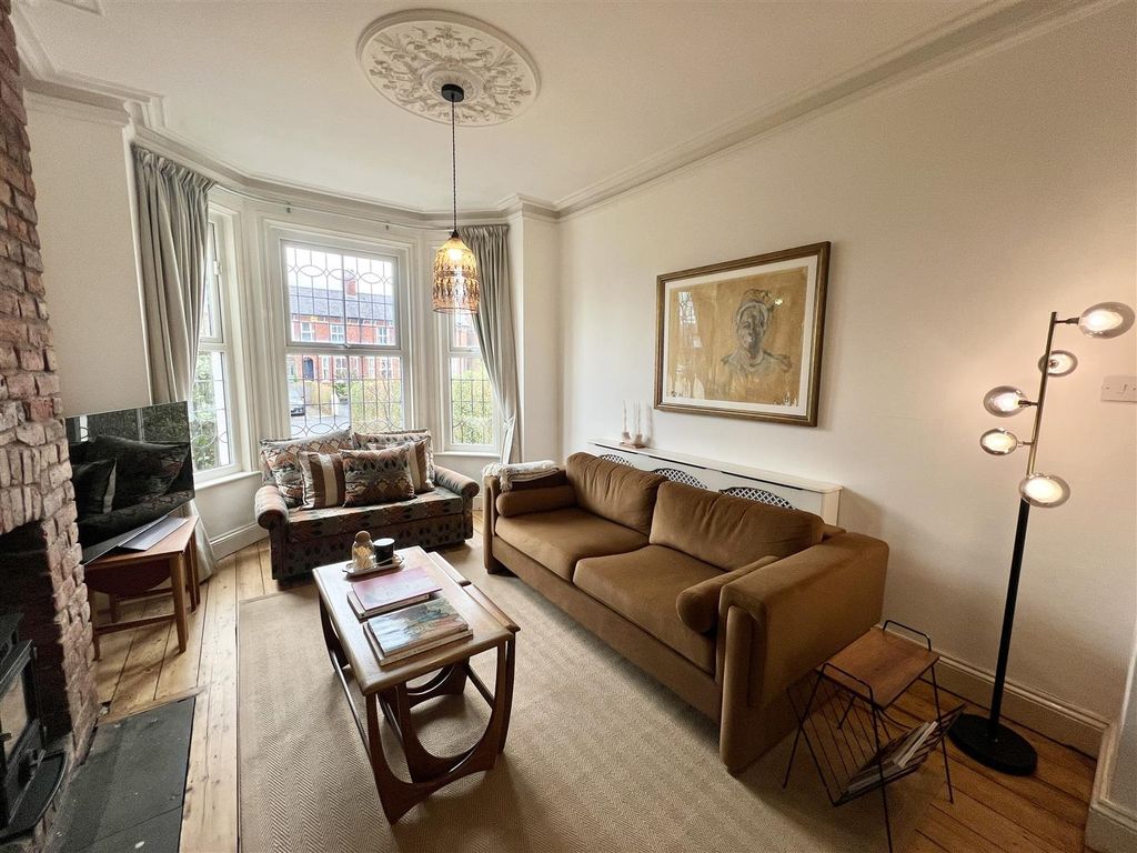 Property photo 3 of 36