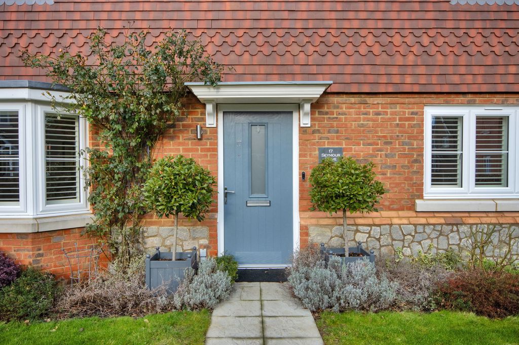 Property photo 2 of 35