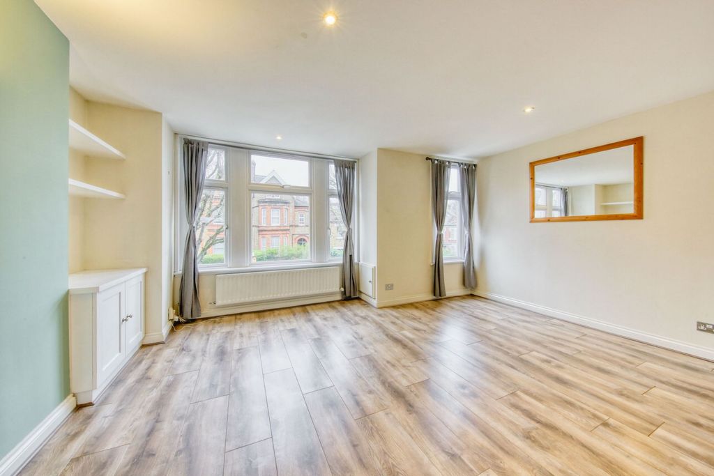 Property photo 3 of 8 Photo 1