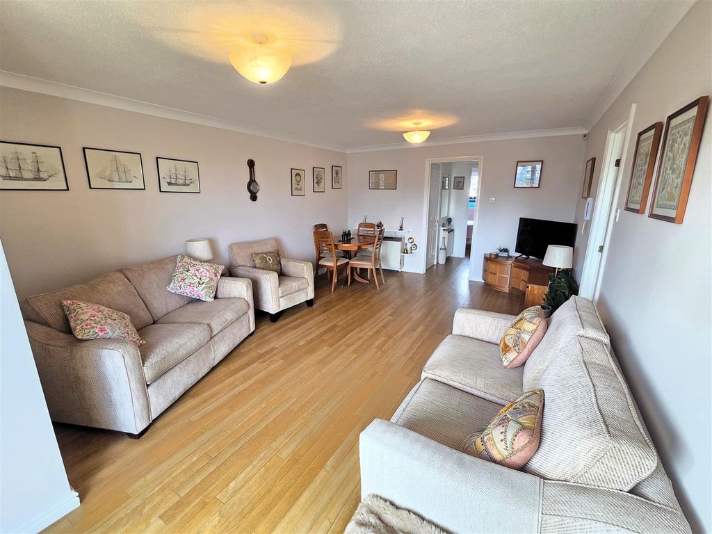 Property photo 3 of 21 Lou Diner.Jpg