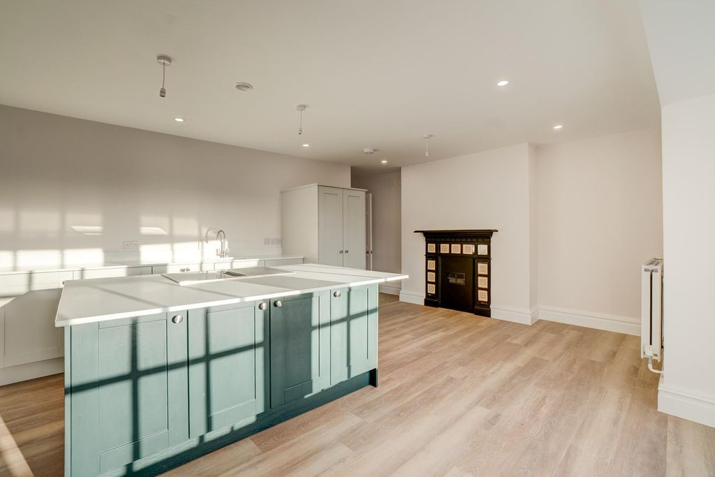 Property photo 2 of 20 Batched (2).Jpg