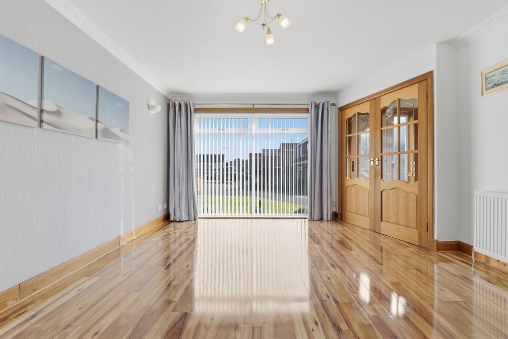 Property photo 3 of 33