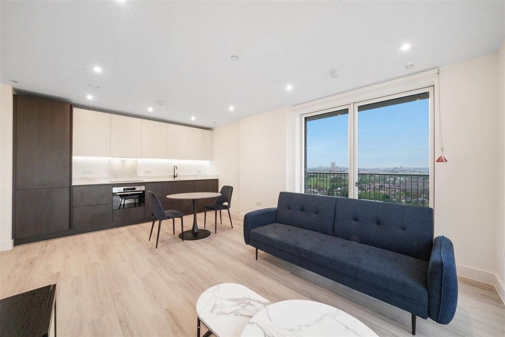 Property photo 2 of 7 66 Silverleaf House - Tuekxykeka4Gw9Ajxhqb.Jpg