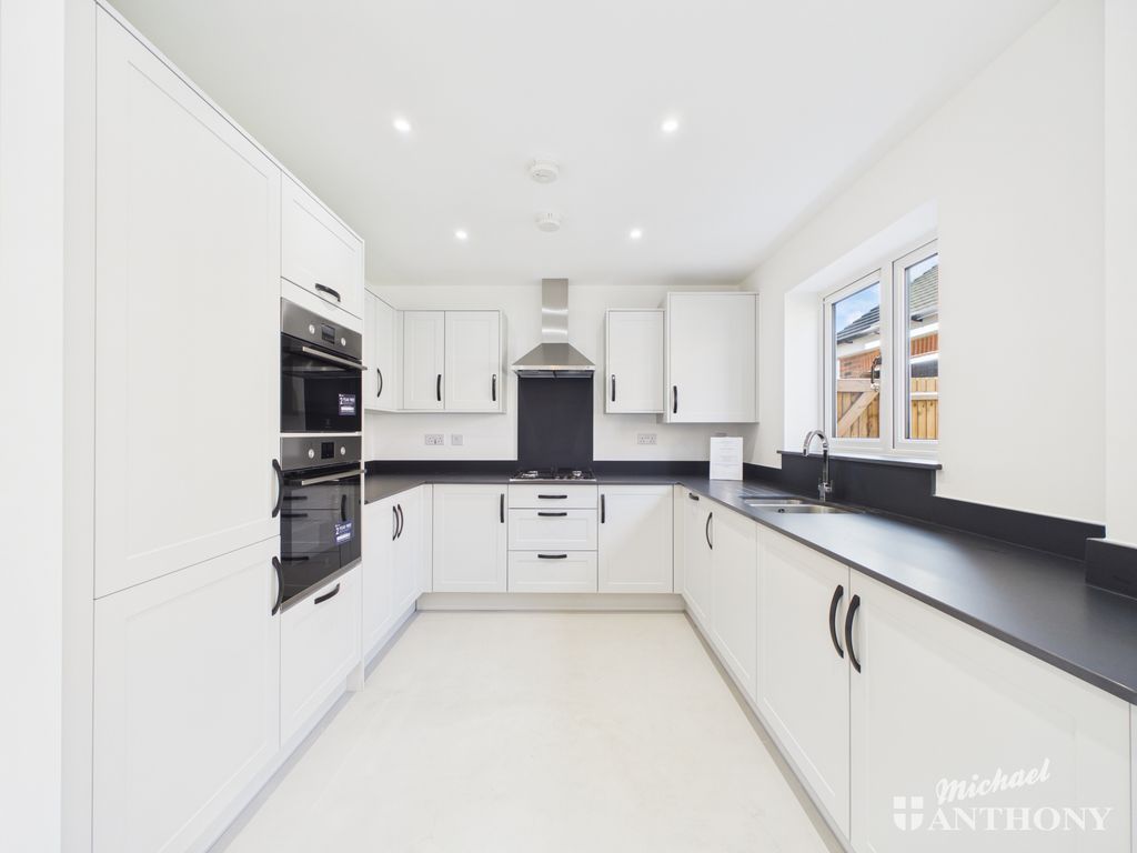 Property photo 2 of 17 Kitchen/Diner