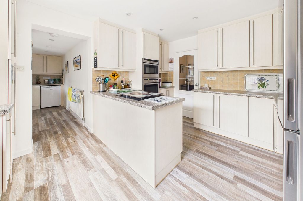 Property photo 1 of 25