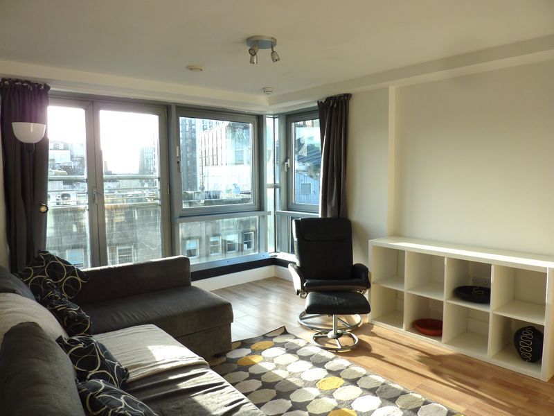 Property photo 2 of 11 Lounge