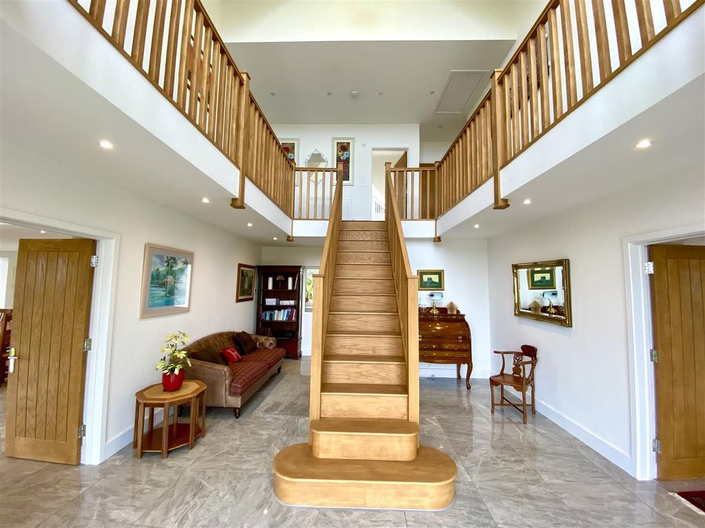 Property photo 3 of 68 Entrance Hall