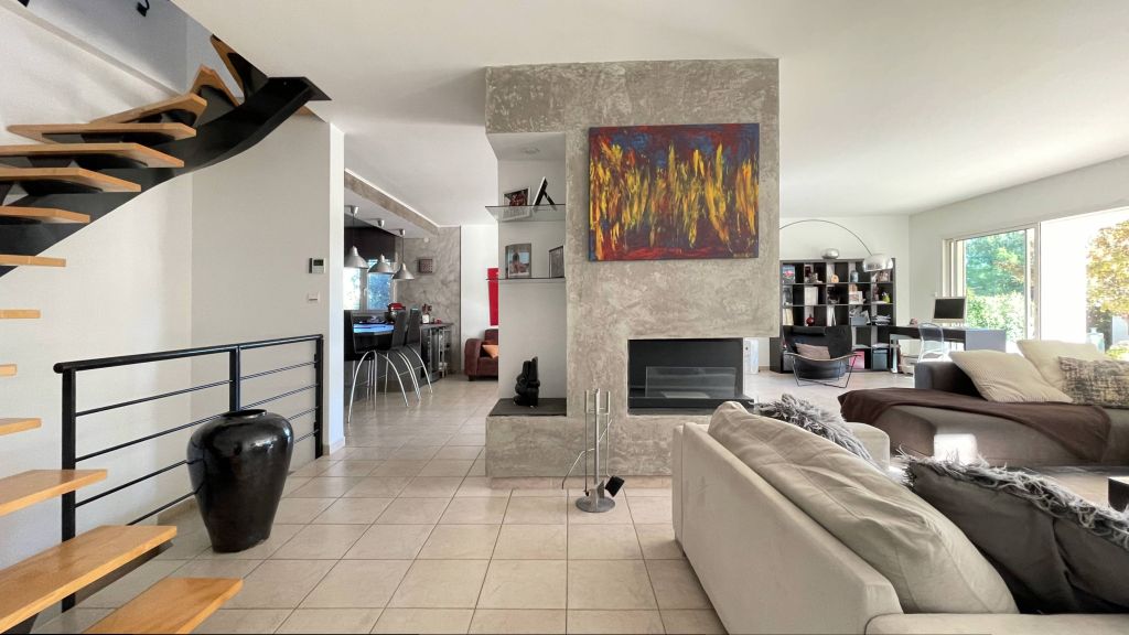 Property photo 2 of 36