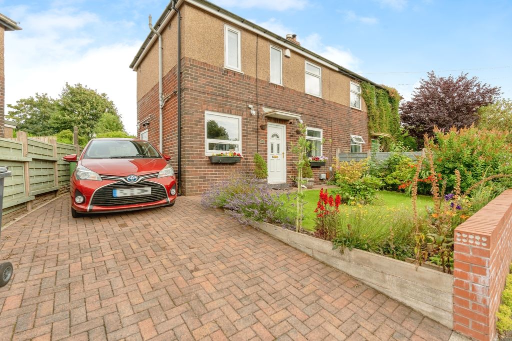 Property photo 1 of 18 External