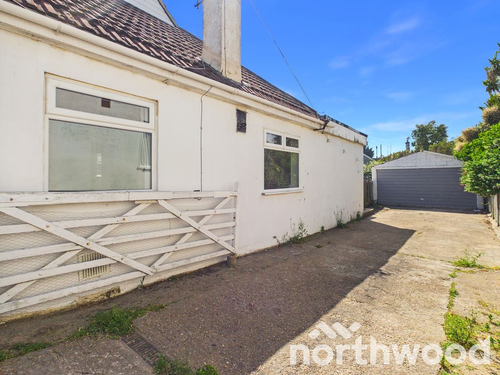 Property photo 2 of 27
