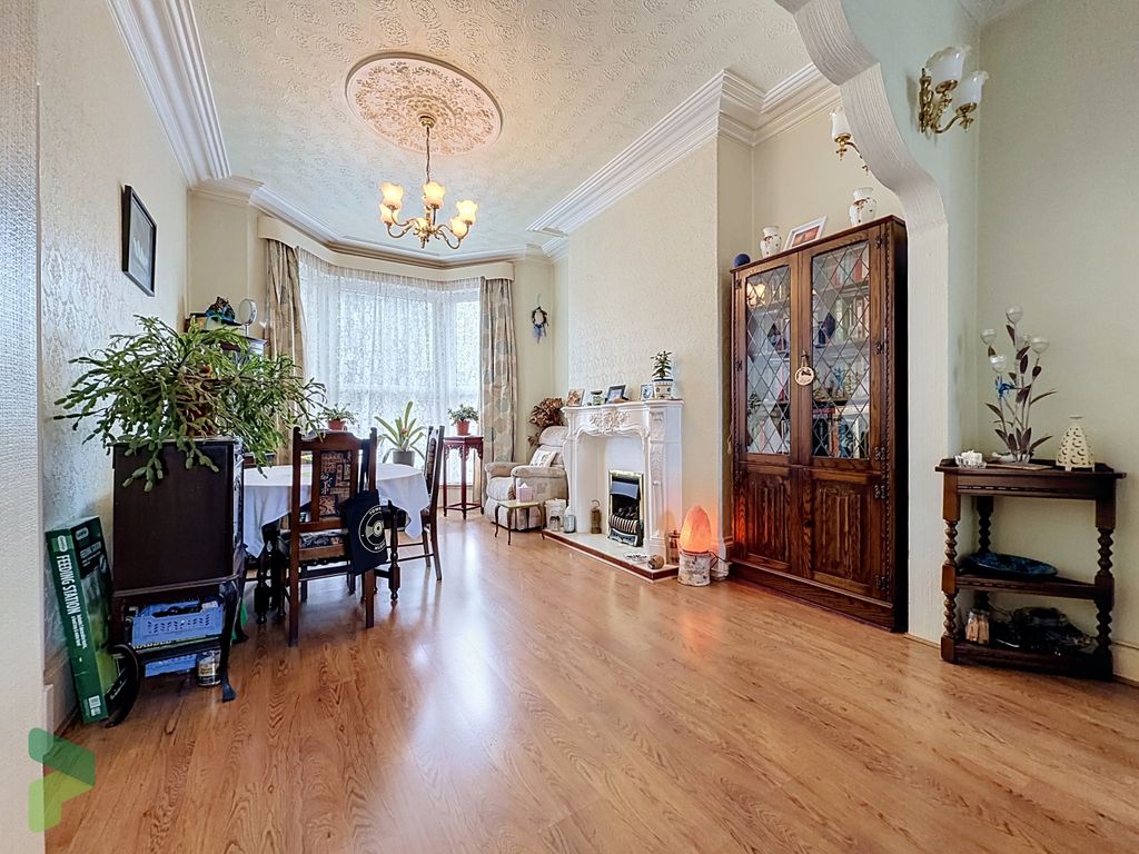 Property photo 3 of 27