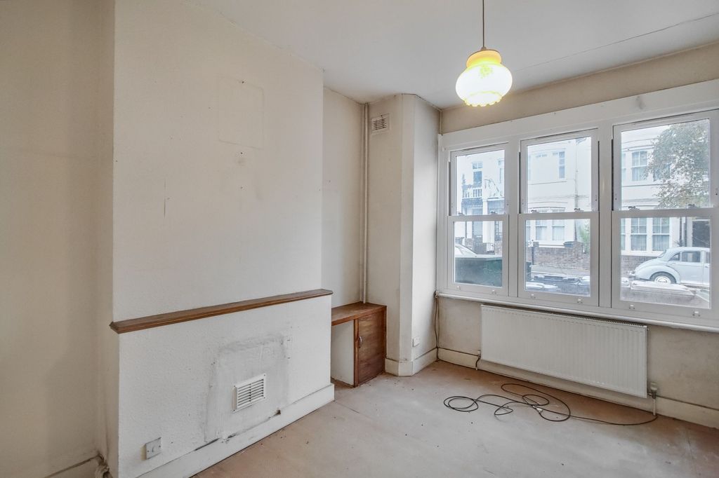 Property photo 3 of 12 Flat A, 42 Rathcoole Gardens, Hornsey, London, N8 9Nb