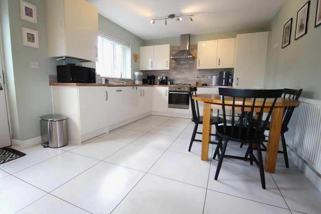 Property photo 2 of 14 Kitchen