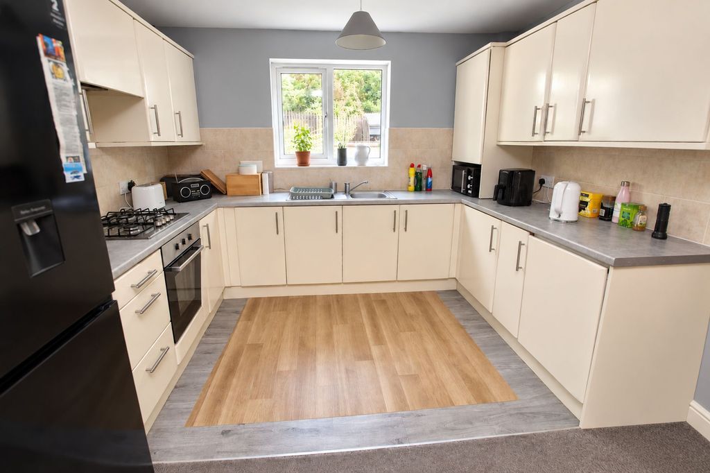 Property photo 3 of 24