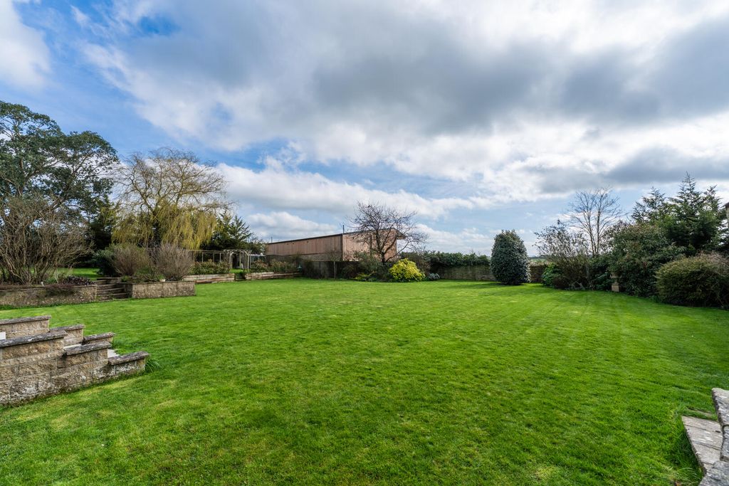 Property photo 2 of 22 Rear Garden