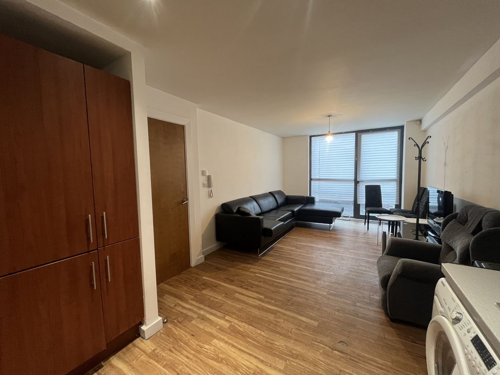 Property photo 3 of 9 Lounge